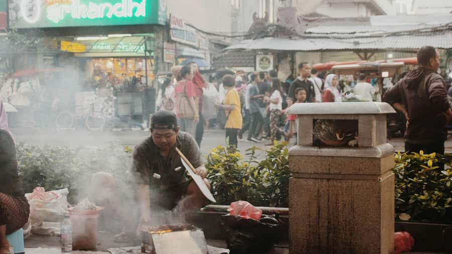 Yogyakarta: Walk Sightseeing and Local Food Guided Tour - Savoring Indonesian and Javanese Cuisine
