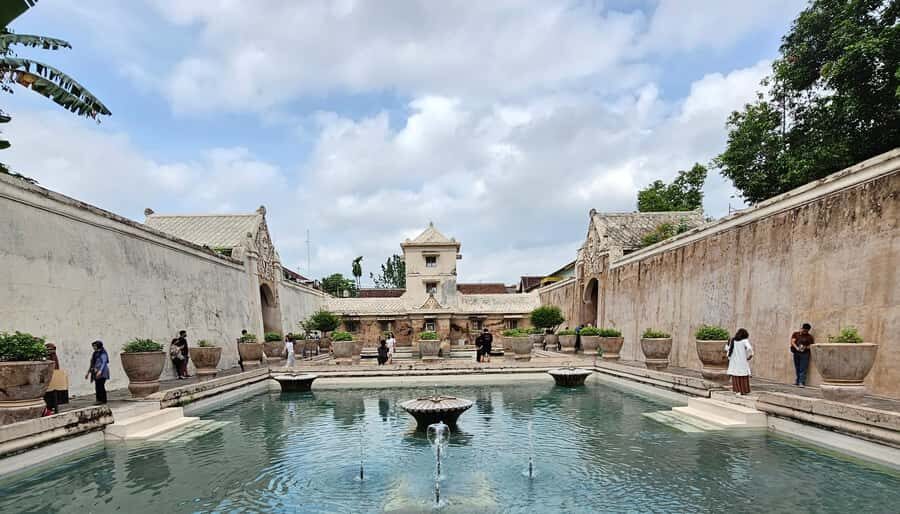 Yogyakarta: Yogyakarta Palace and Taman Sari Tour - What to Expect on the Tour