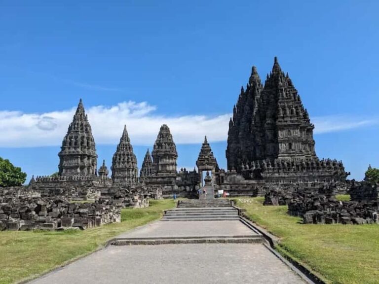 Yogyakarta:Prambanan & Borobudur Day Tour climbUp Guaranteed - Prambanan Temple: A Hindu Marvel