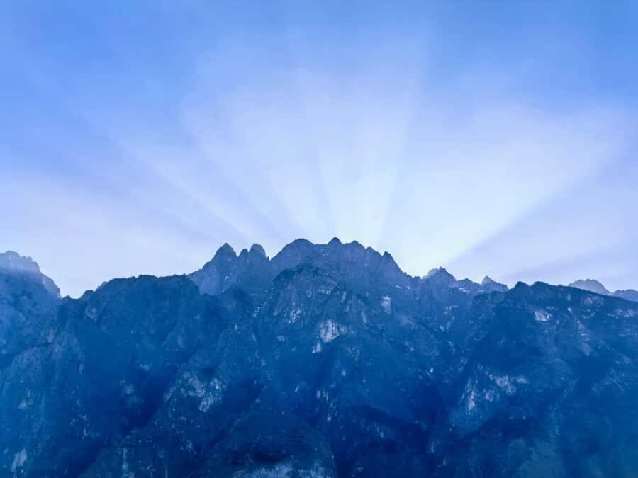 Yunnan: Tiger Leaping Gorge Day Hiking Tour in Lijiang - Practical Tips for the Tour