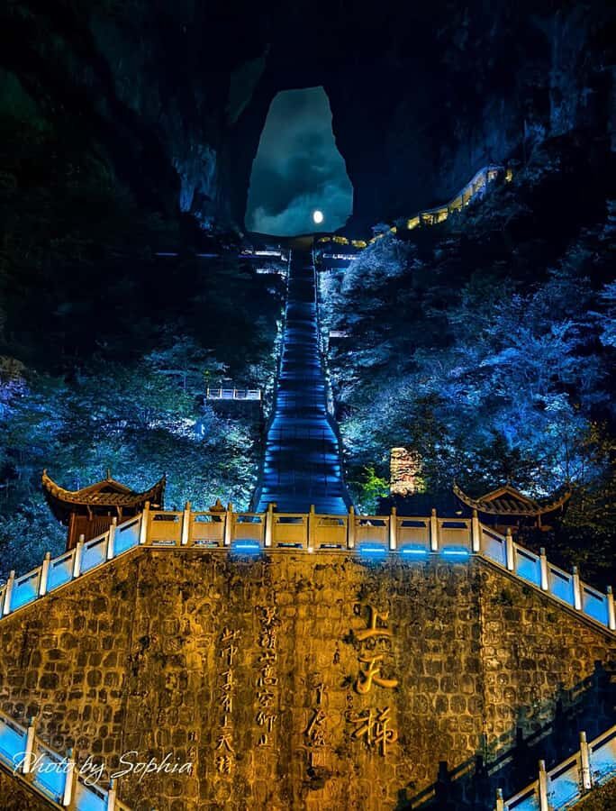 Zhangjiajie 1 Day Tour Glass Bridge & Tianmen Light Show - Who Should Consider This Tour?