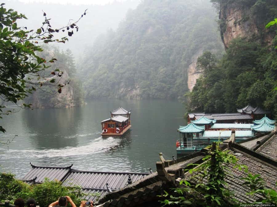 Zhangjiajie: Baofeng Lake and Huanglong Cave Day Tour - Exploring Baofeng Lake: What to Expect