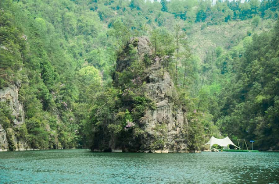 Zhangjiajie: Baofeng Lake or Huanglong Cave Day Trip - An in-depth look at the tour