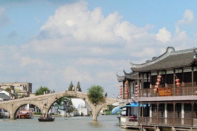 Zhujiajiao Water Town Private Tour with Local Farm Visit and Fruit Picking - Detailed Breakdown of the Itinerary