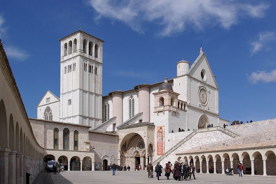 Assisi San Francesco Basilica black and white