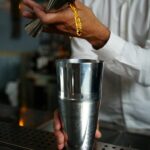 bartender-paris-cocktail-mixing