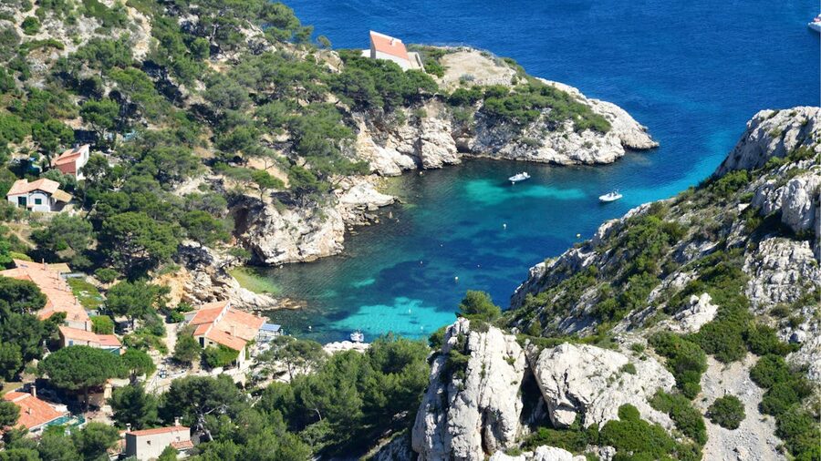 Kayak in turquoise cove of the Calanques