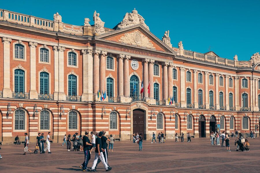 capitole-toulouse-plaza-sunny