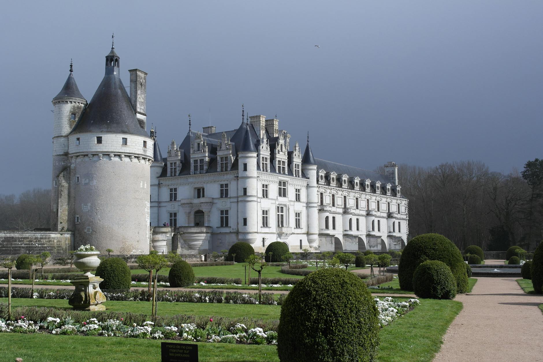 Château de Chenonceau exterior with its approach gardens