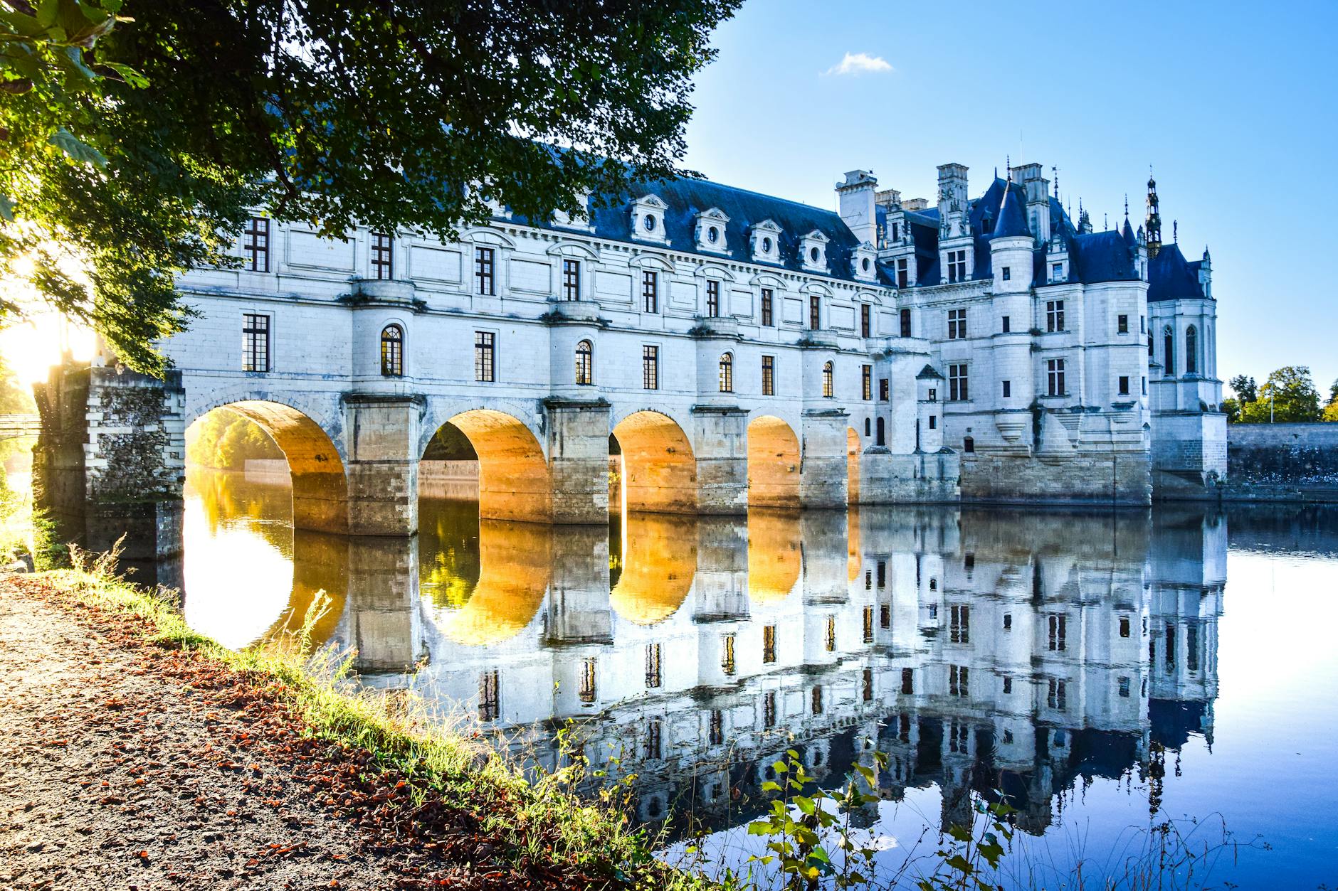 Château de Chenonceau with its reflection on the River Cher