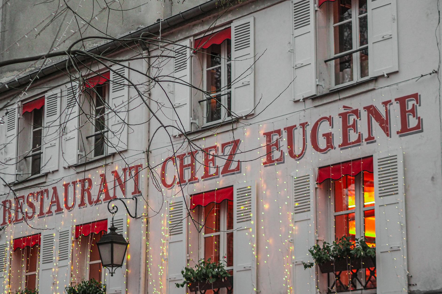 Restaurant Chez Eugène in Montmartre with twinkle lights