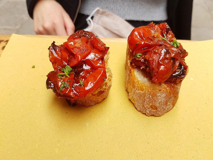 Cicchetti plate with various toppings in Venice