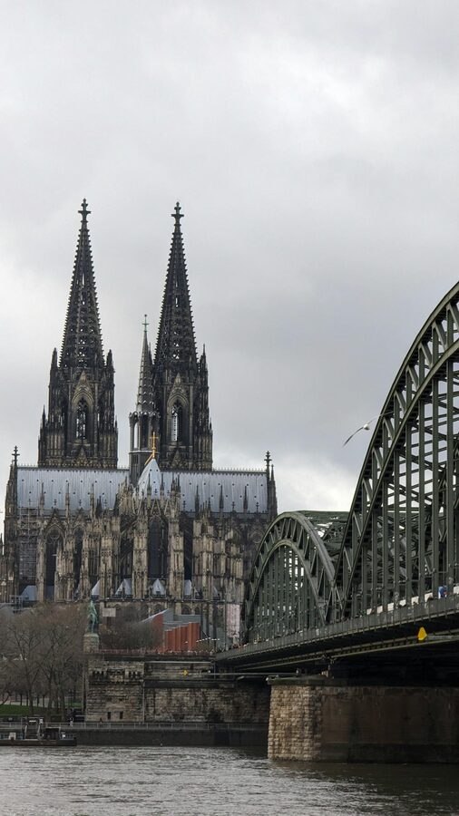 cologne-cathedral-hohenzollern-bridge