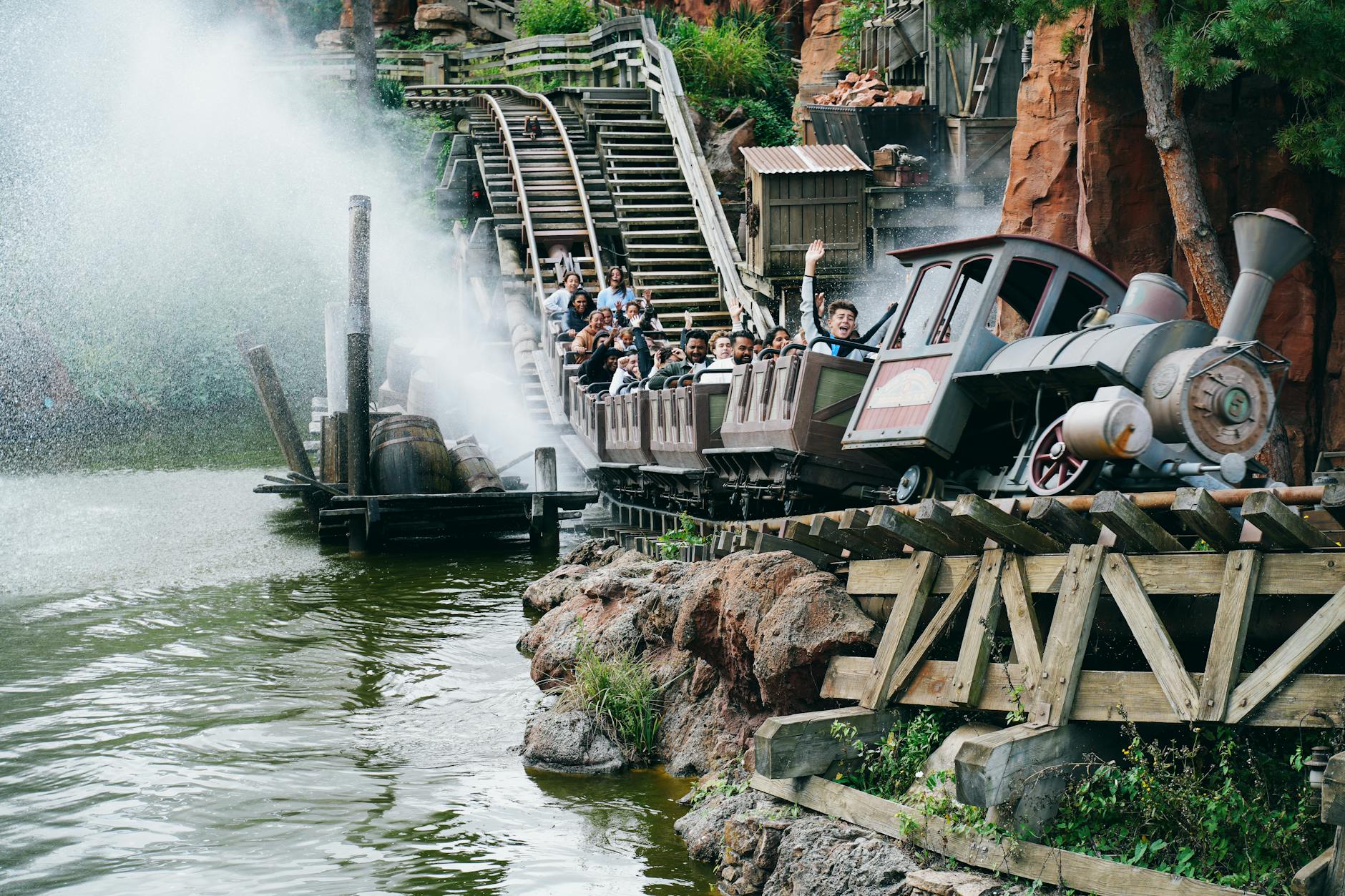 Big Thunder Mountain ride splash at Disneyland Paris