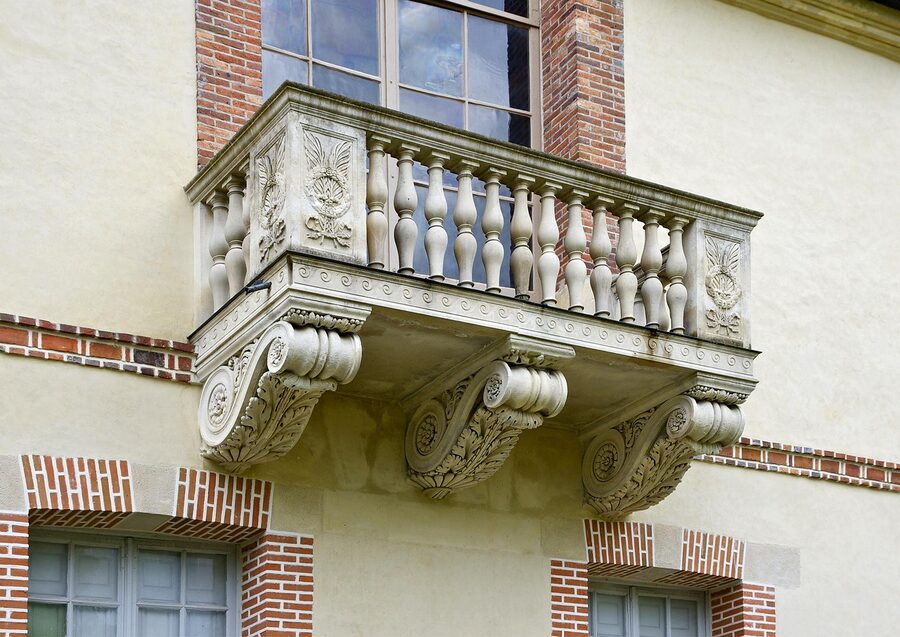 Fontainebleau Palace balcony exterior