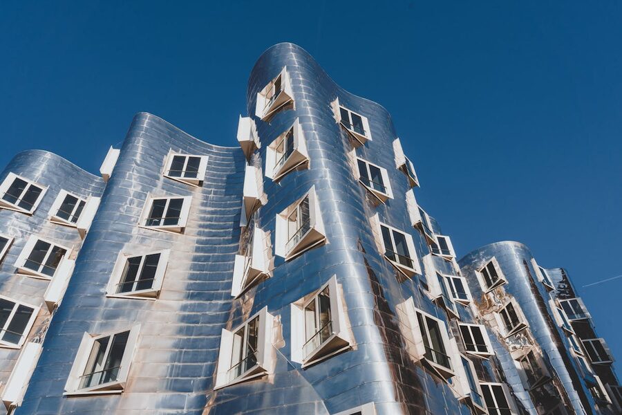 Frank Gehry deconstructivist architecture