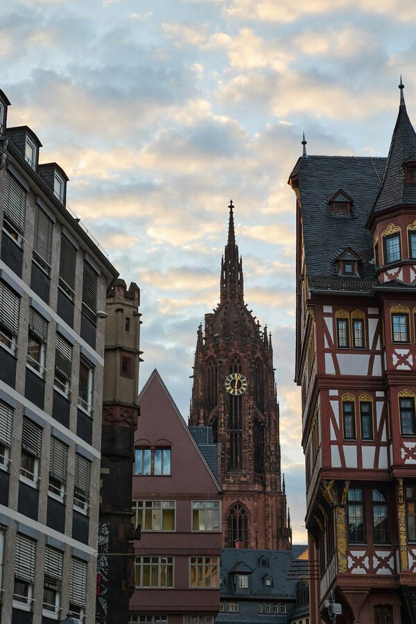 Frankfurt cathedral and old town