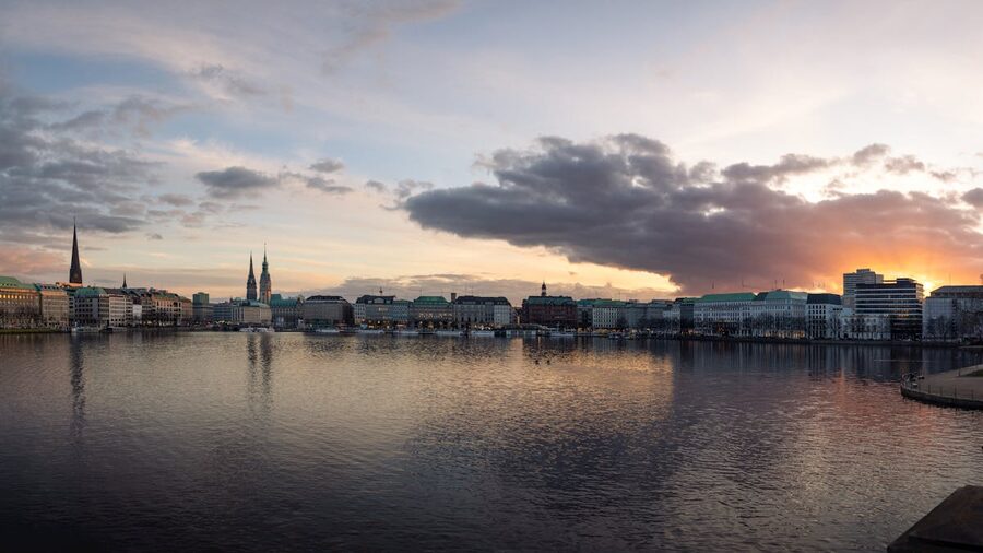 Hamburg city bike tour and sightseeing