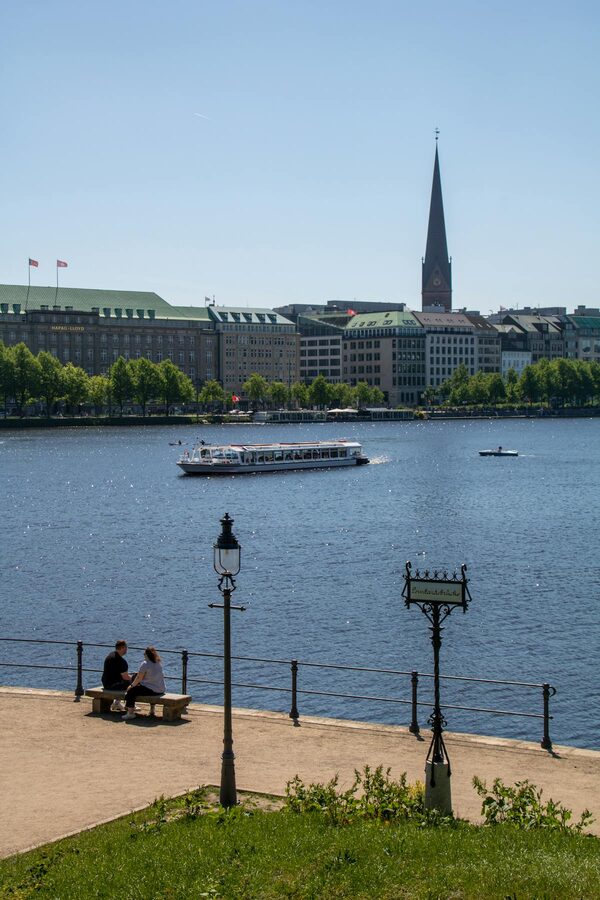 Hamburg city bike tour and sightseeing