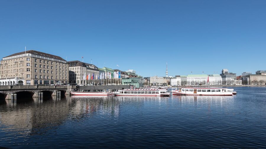 Hamburg city bike tour and sightseeing