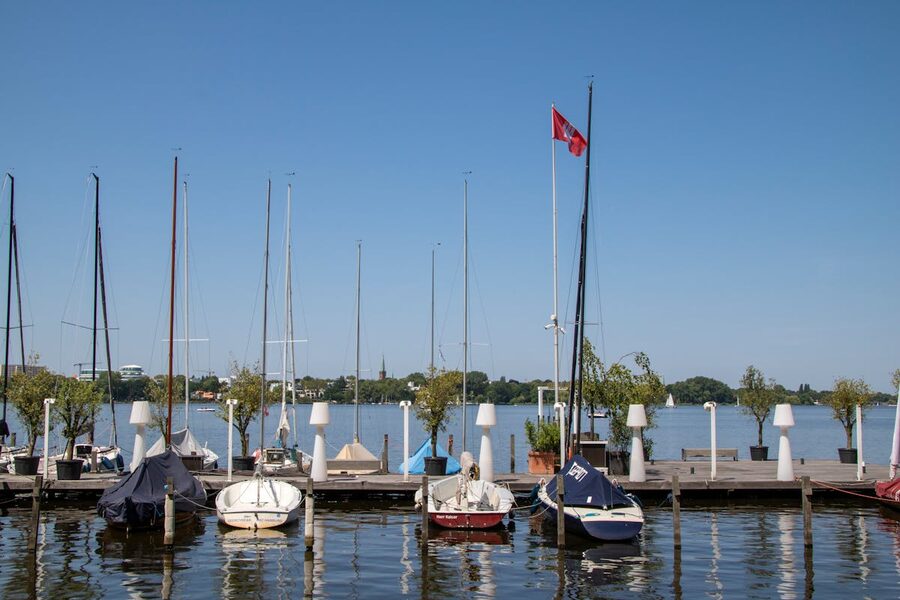 Hamburg city bike tour and sightseeing