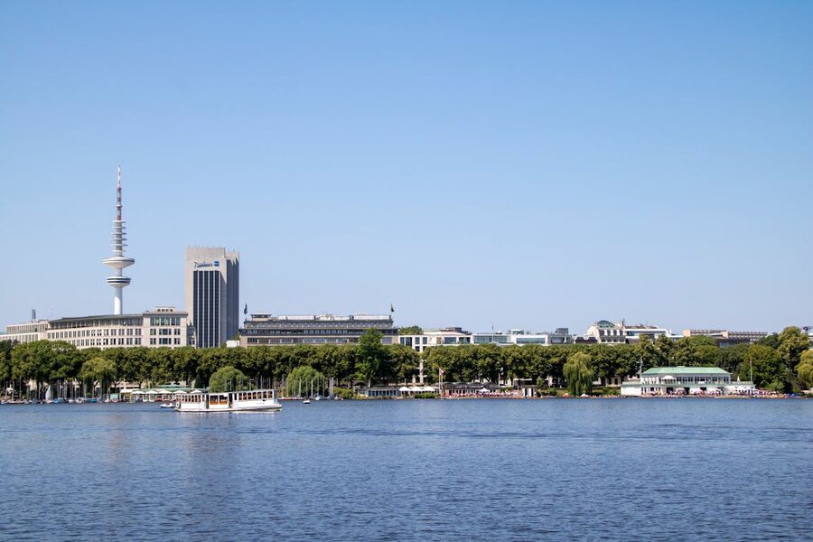 Hamburg city bike tour and sightseeing