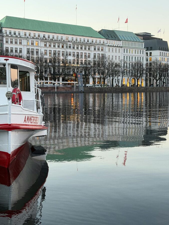 Hamburg city bike tour and sightseeing