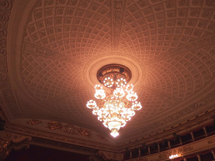 La Scala chandelier and interior auditorium
