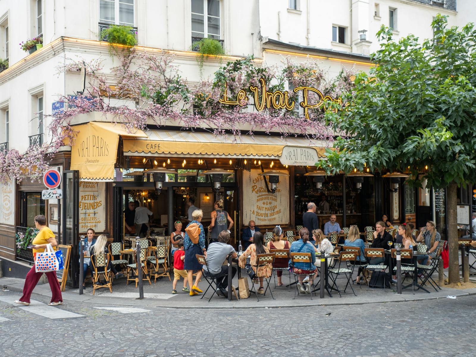 Le Vrai Paris bistro in Montmartre with diners at outdoor tables