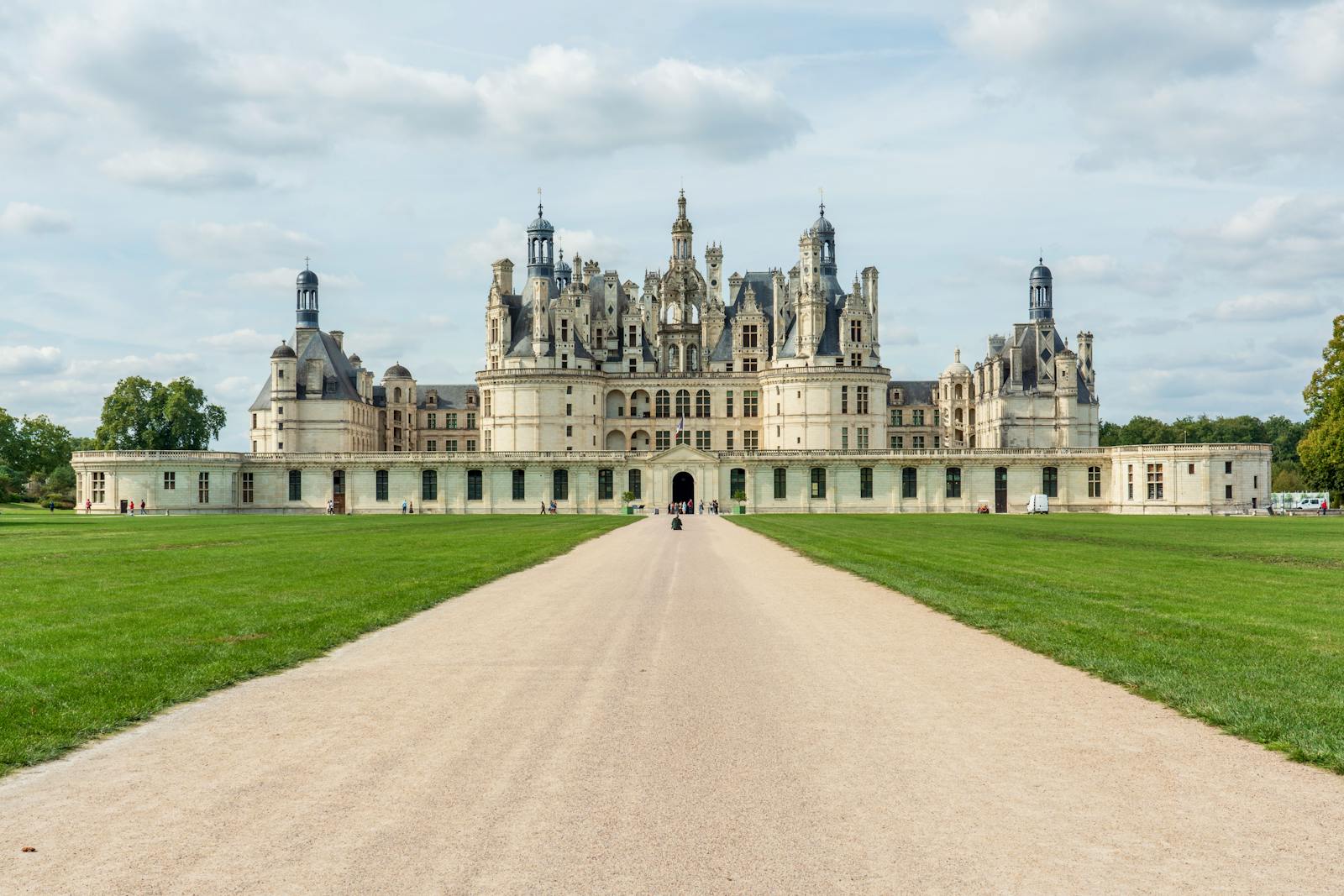 The grandeur of Chateau de Chambord a French Renaissance icon in the Loire Valley