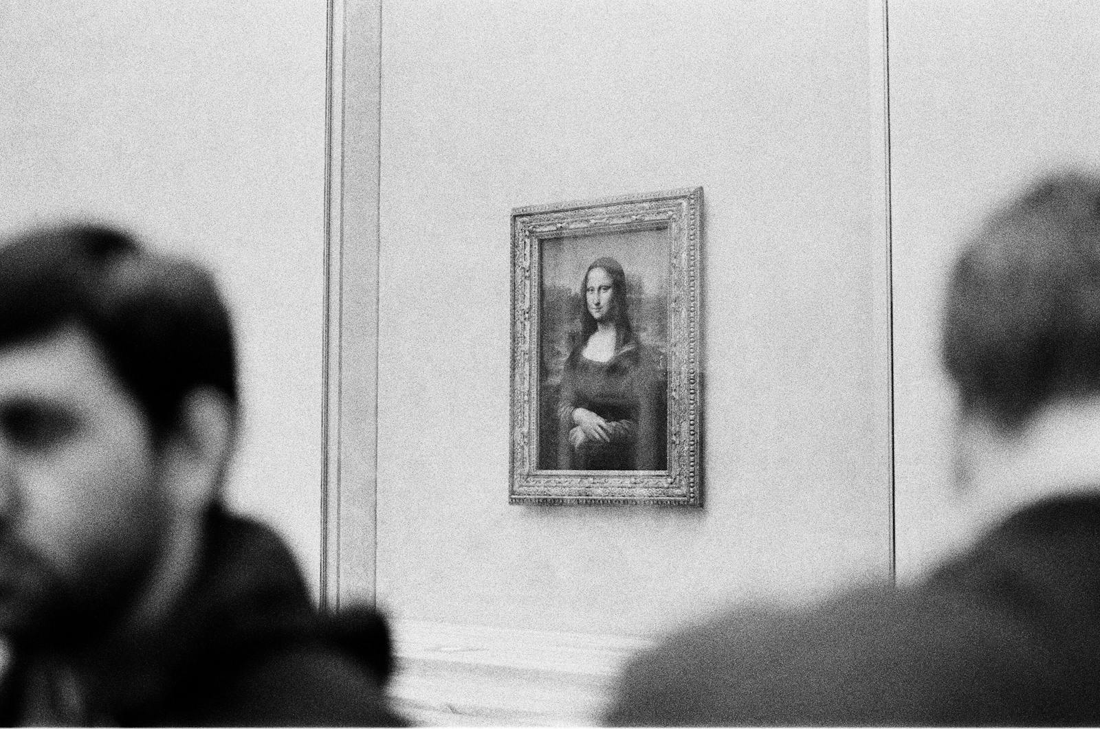 Artful capture of the Mona Lisa at the Louvre Museum in Paris