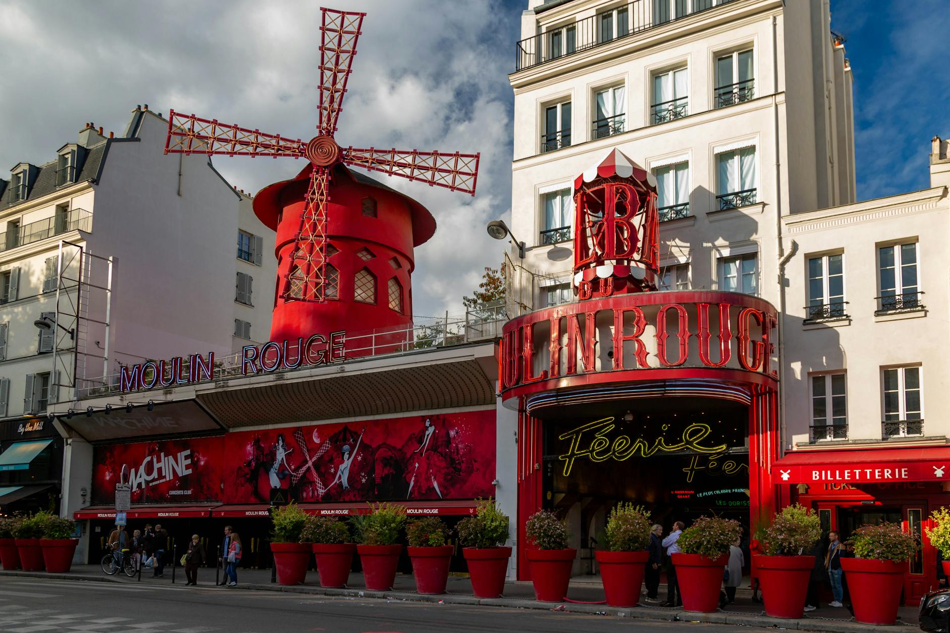 Iconic Moulin Rouge view of the red windmill