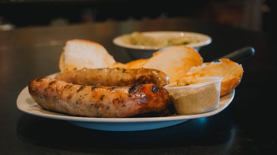 Grilled sausages served with fresh bread