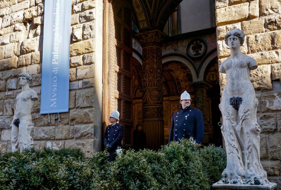 Palazzo Vecchio guards and statues at entrance