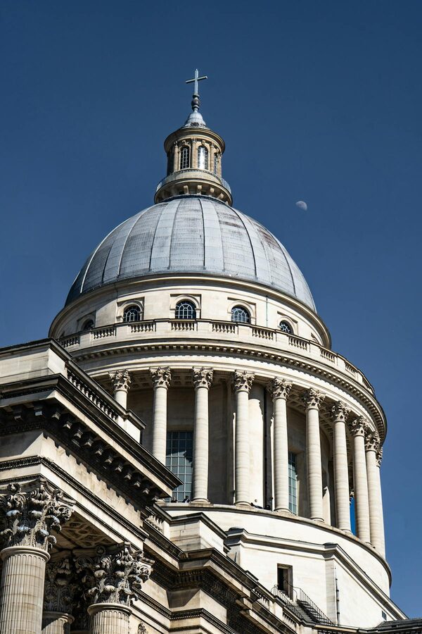 Pantheon dome against a clear blue sky in Paris