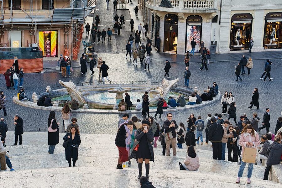 Piazza di Spagna Rome crowds