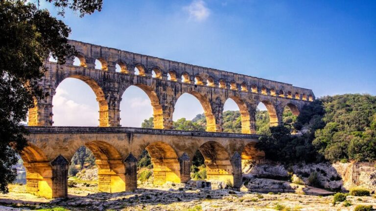 pont-du-gard-roman-aqueduct-occitanie