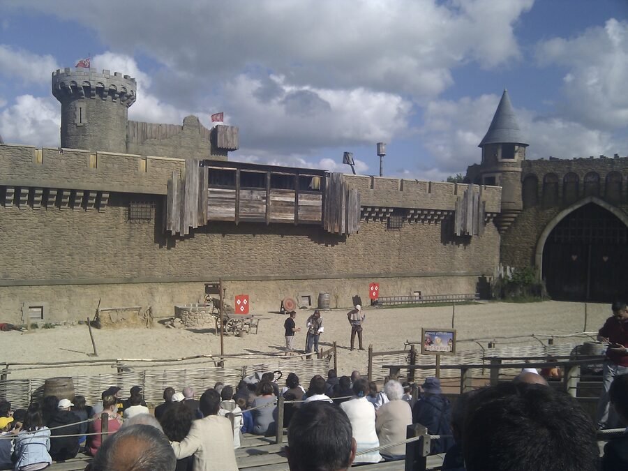 puy-du-fou-secret-lance-spectacle