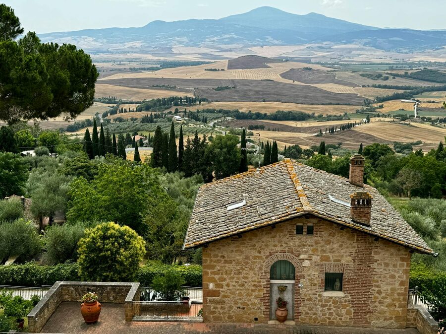 Rustic house in Val d'Orcia Tuscany with rolling hills