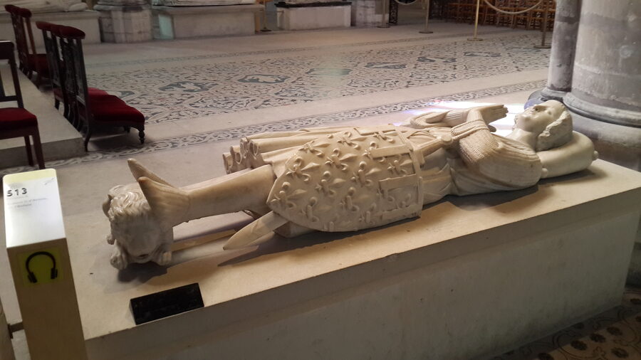 Gisant of Robert II of Artois at Basilique Saint-Denis