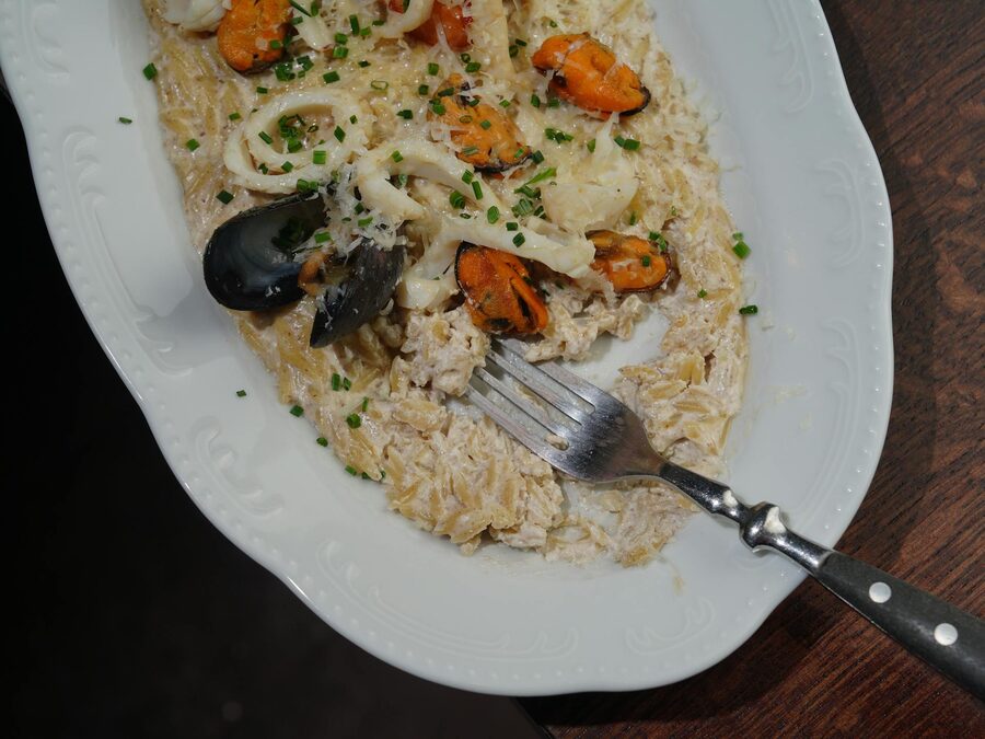 Seafood pasta with mussels plate