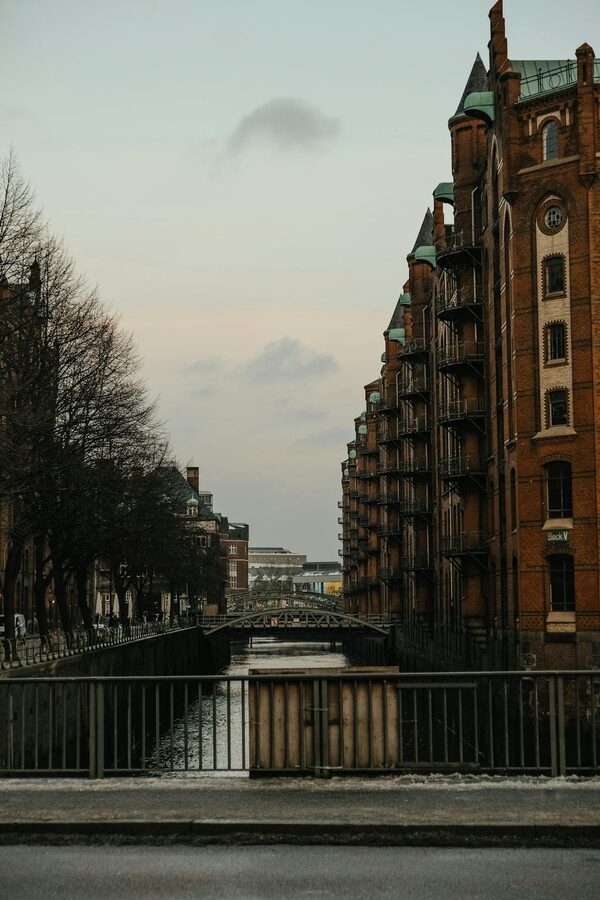 speicherstadt-warehouses-canal-dusk