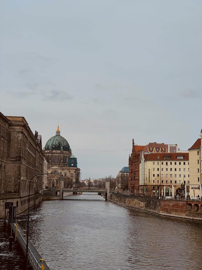 Berlin Spree river cruise view