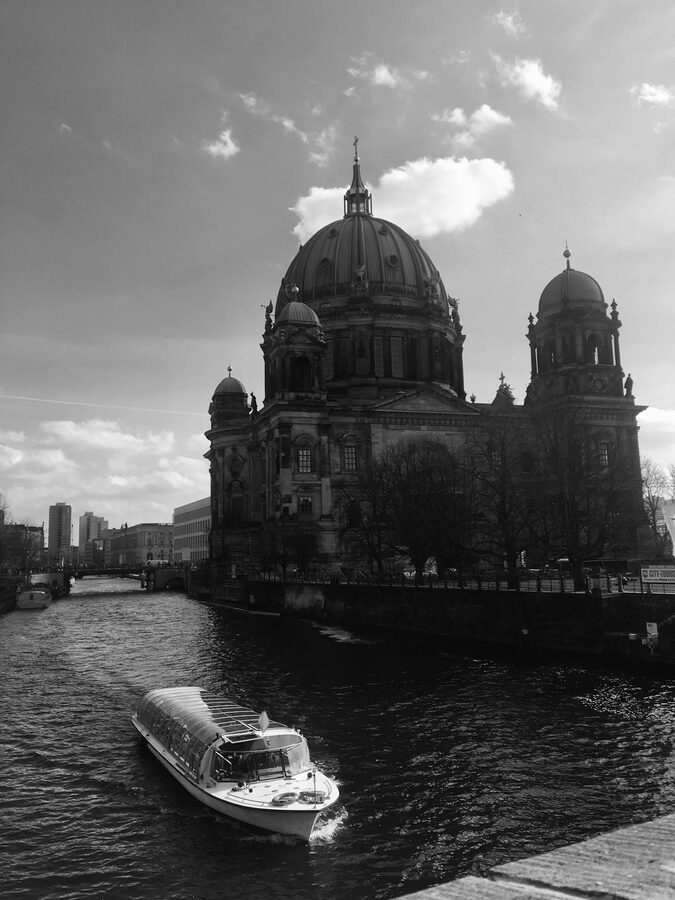 Berlin Spree river cruise view