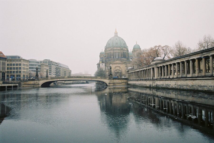 Berlin Spree river cruise view