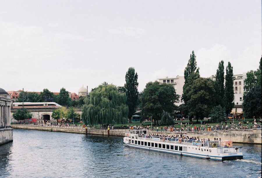 Berlin Spree river cruise view