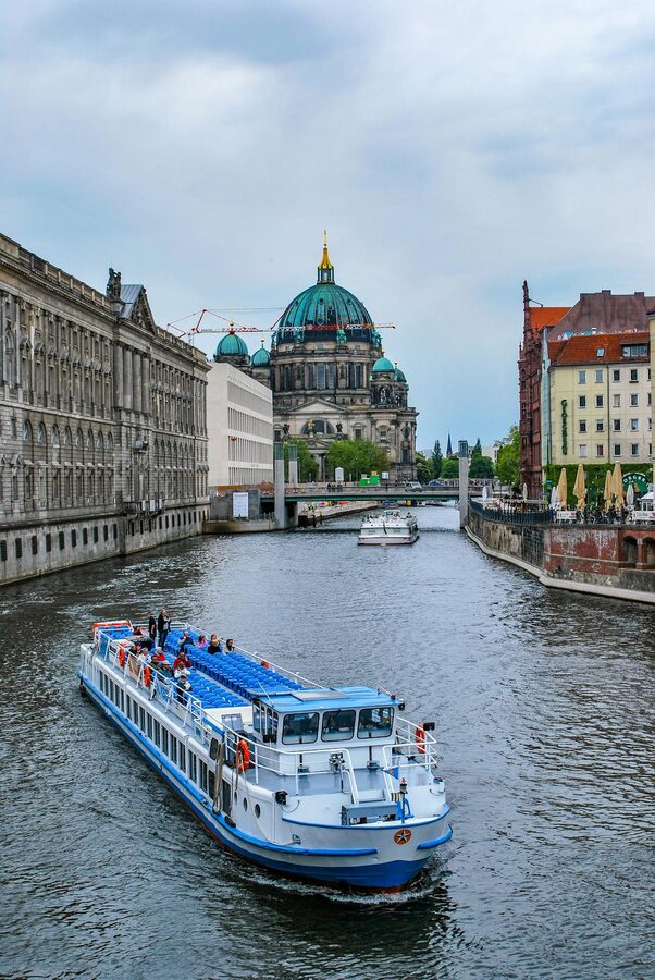 Berlin Spree river cruise view