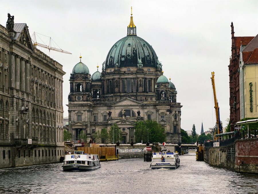 Berlin Spree river cruise view