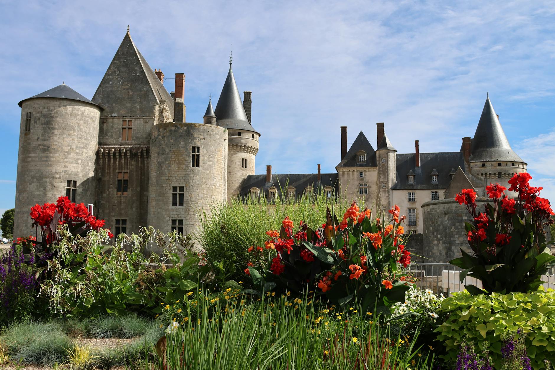 Château de Sully-sur-Loire with flowerbeds in the foreground