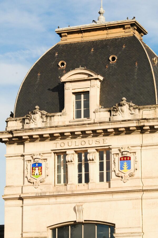 Detailed architectural view of a historic building in Toulouse